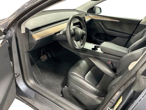 Certified 2023 Tesla Model Y Long Range AWD/4WD image 9