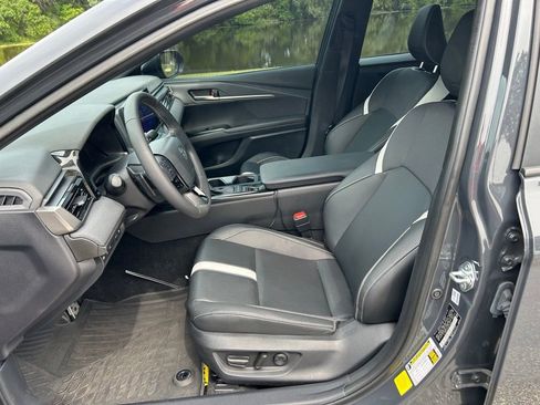 Certified 2025 Toyota Camry SE FWD image 15
