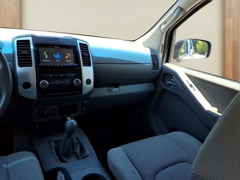 Used 2012 Nissan Frontier SV w/ SV Premium Utility Pkg AWD/4WD image 23