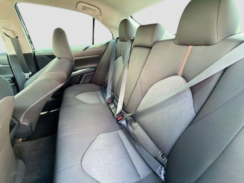 Used 2019 Toyota Camry LE FWD image 18
