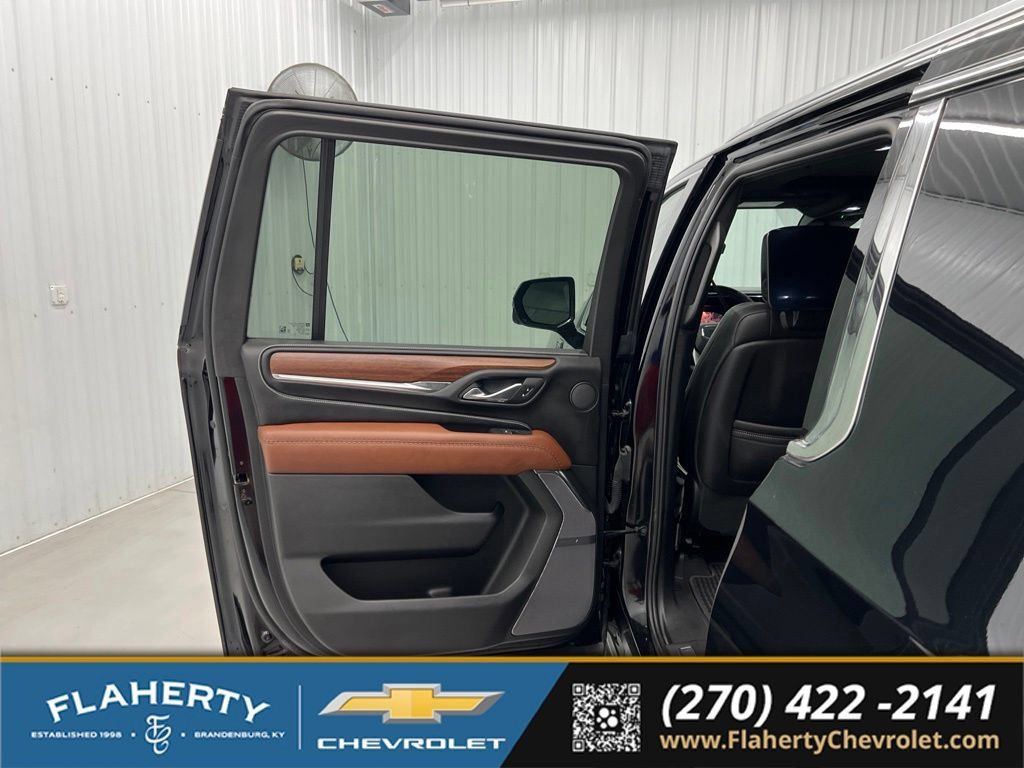 Used 2023 GMC Yukon XL Denali Ultimate AWD/4WD image 10