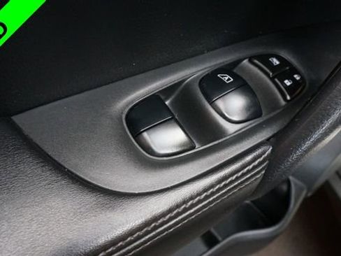 Used 2017 Nissan Rogue SV image 29