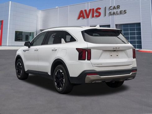 Used 2024 Kia Sorento S image 3