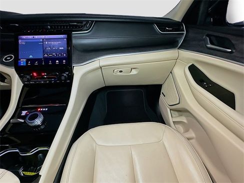 Certified 2022 Jeep Grand Cherokee L Limited image 33