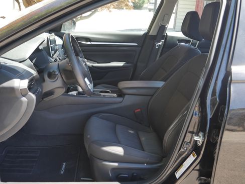 Certified 2022 Nissan Altima 2.5 SV w/ SV Premium Package AWD/4WD image 3