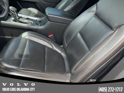 Used 2021 Chevrolet Traverse Premier w/ Redline Edition FWD image 9