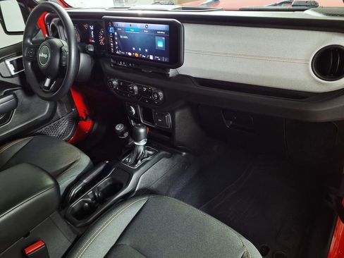 Used 2024 Jeep Gladiator Sport AWD/4WD image 13