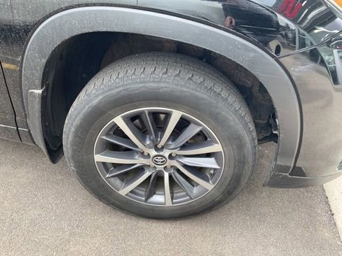 Used 2017 Toyota Highlander XLE image 5