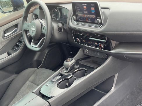 Certified 2022 Nissan Rogue SV image 9