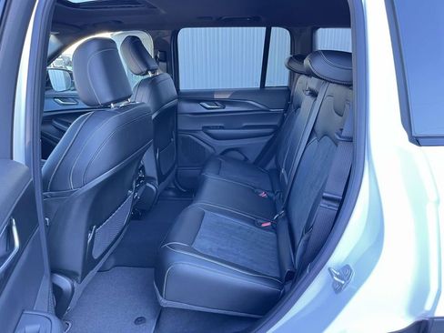 New 2025 Jeep Grand Cherokee Altitude image 25