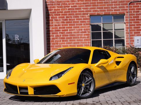 Used 2018 Ferrari 488 Spider RWD image 3