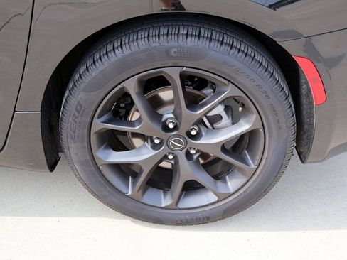 Used 2025 Chrysler Pacifica Limited FWD image 11