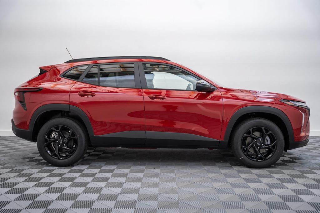 New 2026 Chevrolet Trax LT w/ Sunroof Package FWD image 4