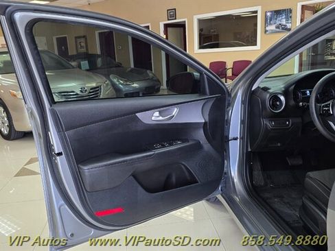 Used 2022 Kia Forte LXS FWD image 11