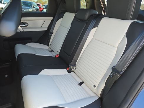 New 2025 Land Rover Discovery Sport Dynamic SE image 14