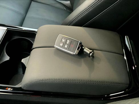 Used 2026 Land Rover Range Rover Velar Dynamic SE image 13