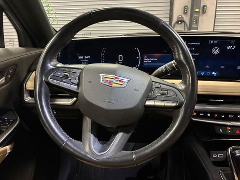Used 2024 Cadillac XT4 Luxury w/ Cold Weather Package FWD image 14