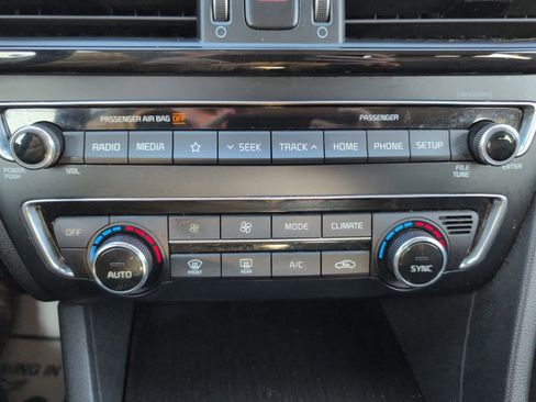 Used 2019 Kia Optima EX image 27