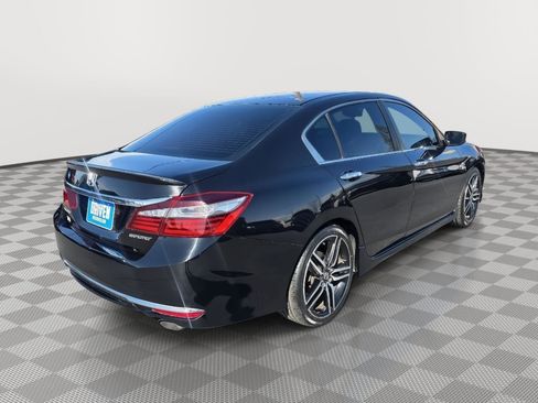 Used 2017 Honda Accord Sport image 4