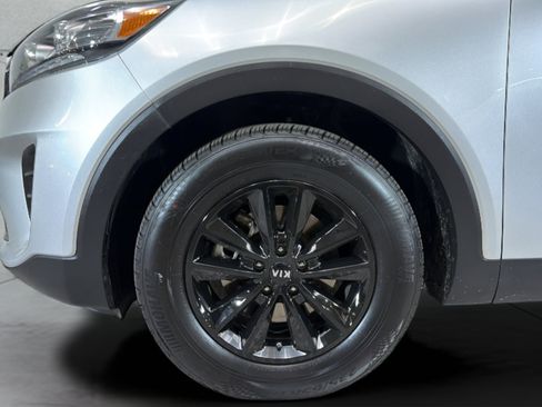 Used 2019 Kia Sorento FWD V6 image 36