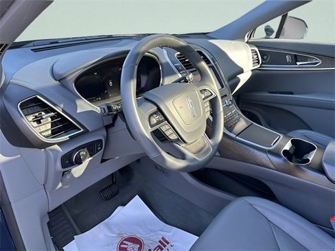 Used 2020 Lincoln Nautilus Reserve image 25