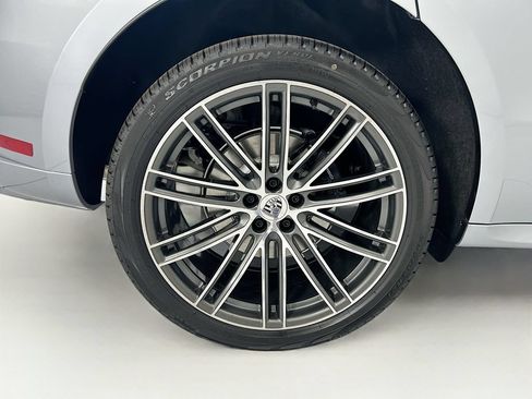 Used 2026 Porsche Macan AWD/4WD image 33