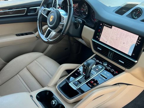 Certified 2023 Porsche Cayenne Platinum Edition AWD/4WD image 13