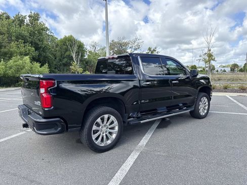 Used 2021 Chevrolet Silverado 1500 High Country w/ Technology Package AWD/4WD image 3