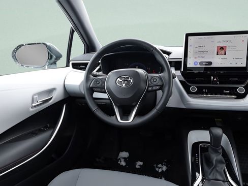 Certified 2025 Toyota Corolla SE w/ SE Premium Package image 30