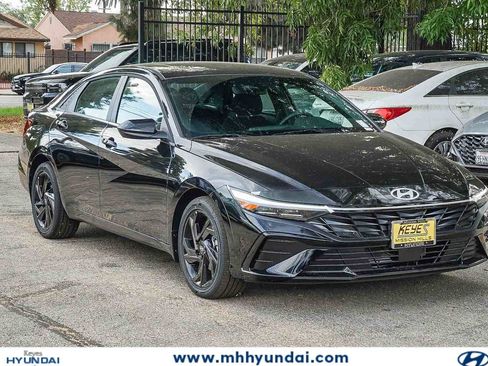 New 2026 Hyundai Elantra SEL Sport FWD image 3