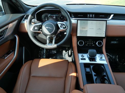Certified 2026 Jaguar F-PACE R-Dynamic S AWD/4WD image 18