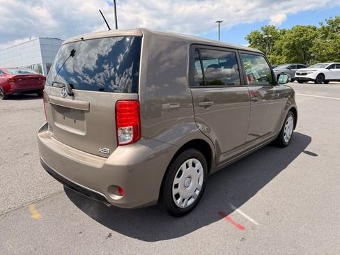 Used 2015 Scion xB FWD image 5