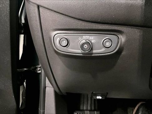 Used 2020 Chevrolet Equinox LT image 16