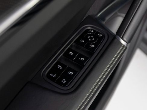 Certified 2020 Porsche Cayenne Turbo S image 21