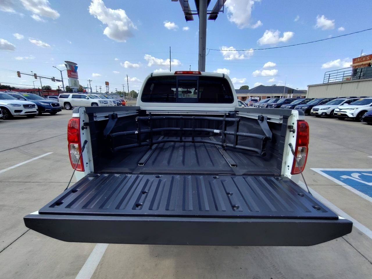 Used 2017 Nissan Frontier SV w/ SV Value Truck Package RWD image 43