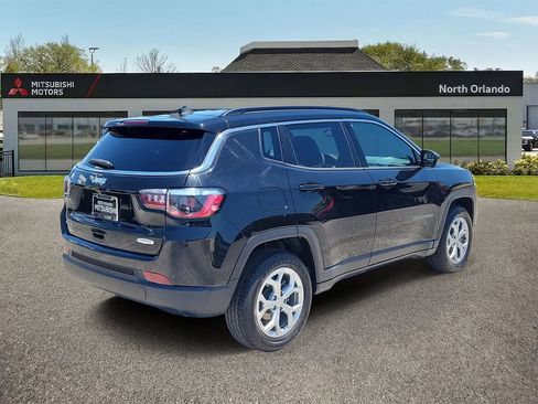Used 2024 Jeep Compass Latitude AWD/4WD image 3