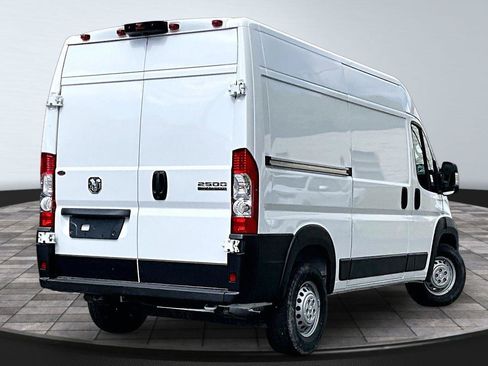 Used 2025 RAM ProMaster 2500 w/ Convenience Group FWD image 13