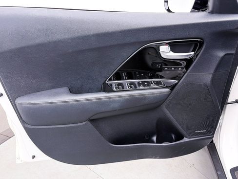 Used 2019 Kia Niro Touring image 17