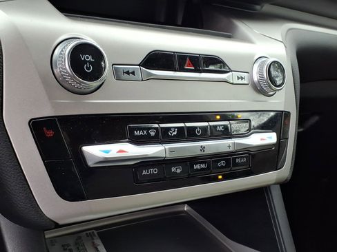 Used 2022 Ford Explorer XLT image 15