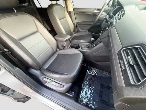 Used 2020 Volkswagen Tiguan SEL FWD image 14