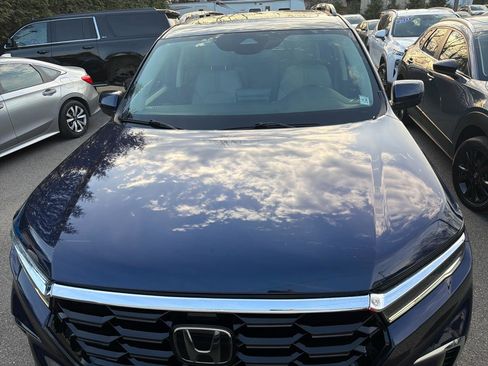 Used 2023 Honda Pilot Touring image 2