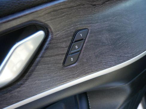 Used 2023 Jeep Grand Cherokee Limited w/ Black Appearance Package image 22