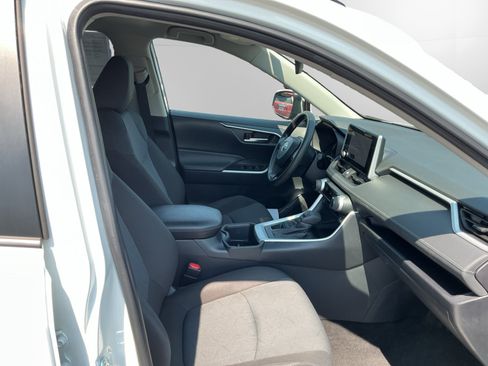 Certified 2025 Toyota RAV4 XLE AWD/4WD image 15