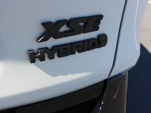 Used 2022 Toyota RAV4 XSE AWD/4WD image 7