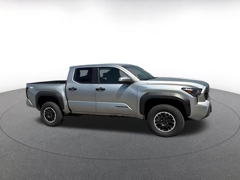 Used 2025 Toyota Tacoma TRD Off-Road AWD/4WD image 2