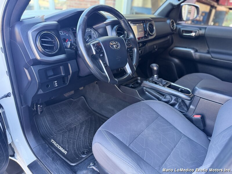 Used 2016 Toyota Tacoma TRD Sport AWD/4WD image 22