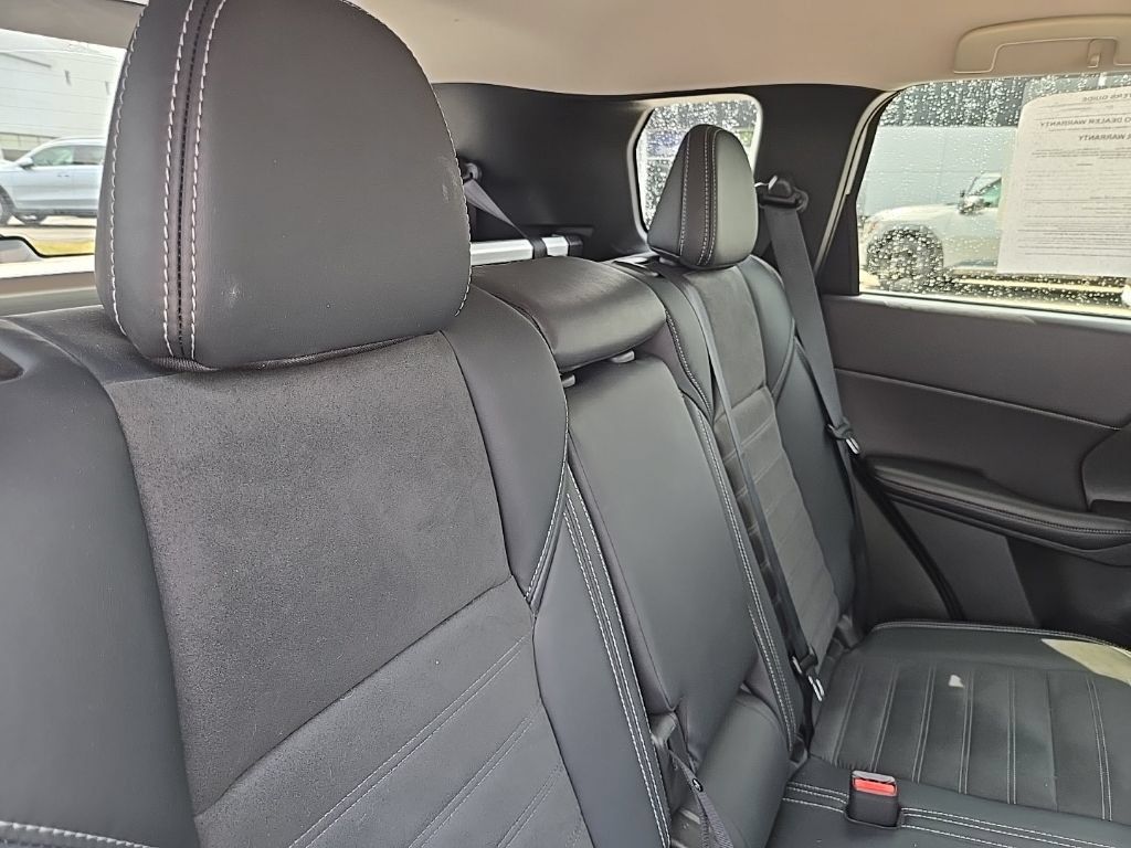 Used 2024 Mitsubishi Outlander SE AWD/4WD image 35
