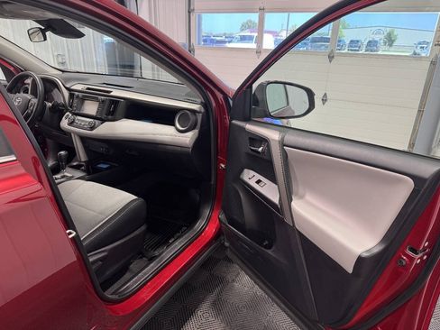 Used 2018 Toyota RAV4 XLE FWD image 17