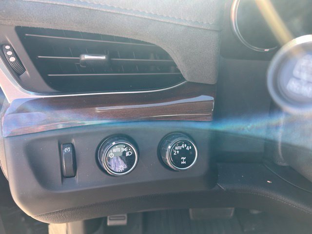 Used 2020 Cadillac Escalade Luxury AWD/4WD image 15