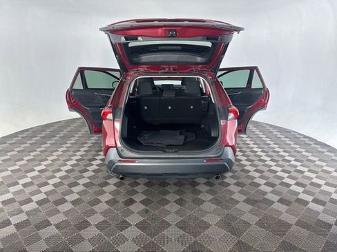 Used 2021 Toyota RAV4 LE AWD/4WD image 17